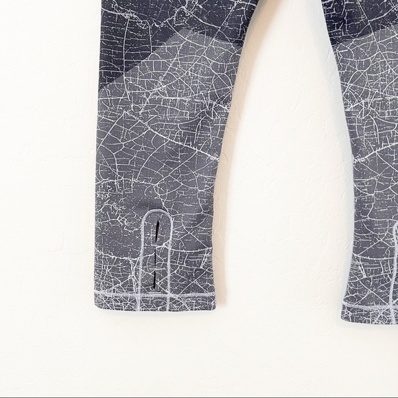 The North Face Women's Flashdry Leggings Crop Gray Print Small - Picture 5 of 6